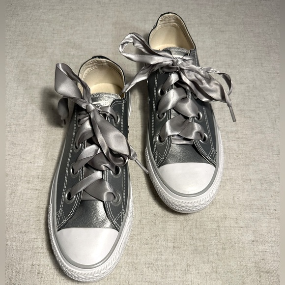 Converse Shoes - CONVERSE Chuck Taylor Silver Leather All Stars Size 6